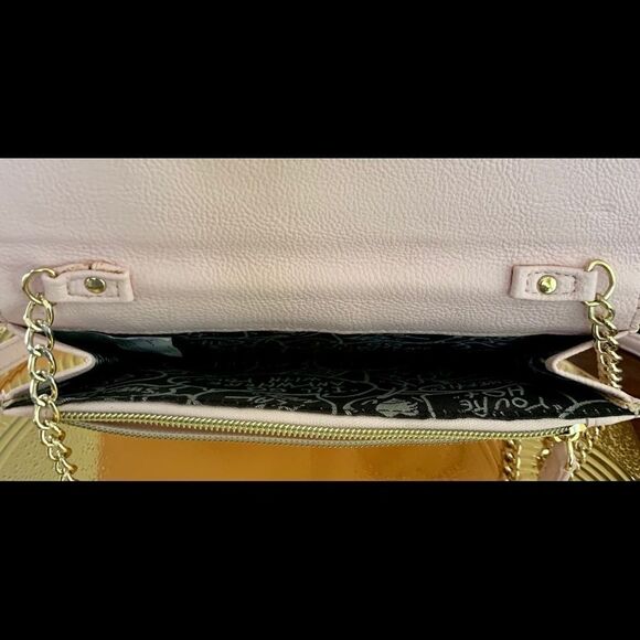 BETSEY JOHNSONS PRETTY PINK HEART PURSE - Picture 4 of 8